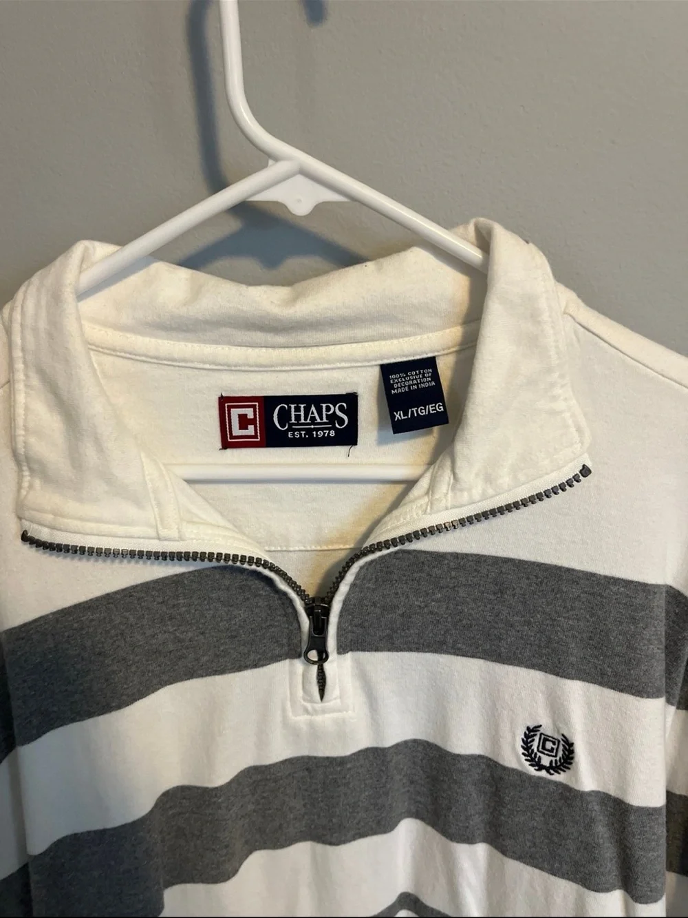 Chaps Men’s White and Gray Striped Quarter-Zip Pullover